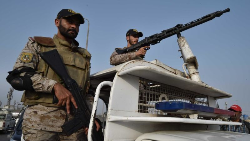 Пакистан спира временно военната си операция срещу Афганистан